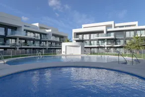 Appartement entièrement équipé avec internet haut débit, jardin et piscine | Vue jardin | Plage à proximité - Image 2