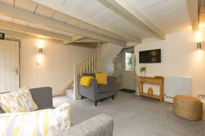 Family-friendly cottage with garden - Image 4