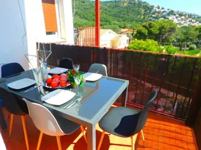 Lovely apartment with terrace, garden & pool | Beach view - Image 2