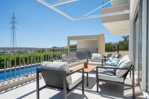 Espaciosa villa apta para familias con terraza, piscina y barbacoa | Vistas a la ciudad - Image 4