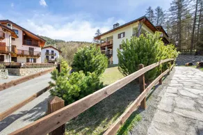 Holiday home with garden | Mountain view - Image 2