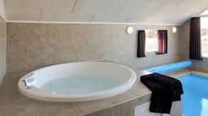 Children-friendly wonderful house with hot tub, garden & sauna | Pets allowed - Image 3