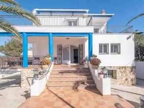 Villa with garden, private pool & BBQ - Image 2
