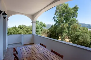 Casa Michela: vistas a la montaña, jardín privado y Wi-Fi en Padru - Image 3