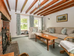 Family-oriented cottage with garden - Image 4