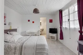 Fully equipped bed and breakfast with terrace, barbeque & garden | Garden view - Image 2