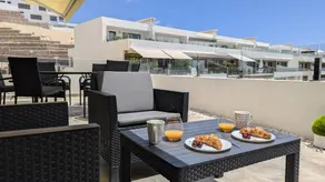 Flat with terrace & pool | City view - Image 3