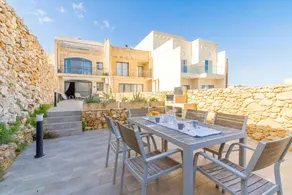 Holiday home with barbecue, jacuzzi & garden - Image 2