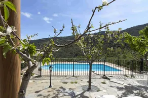 House with terrace, pool & fast internet | Garden view - Image 2