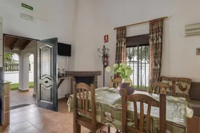 Holiday Home 'Miguelin 5' with Shared Pool, Wi-Fi and Air Conditioning - Image 3