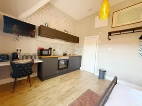 Family-friendly apartment with fast internet - Image 4