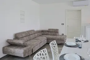 Independent Villa with Pool, Sea View, Wi-Fi, and Air Conditioning - Image 2