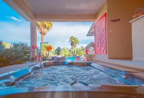 Agréable caravane avec piscine, jardin et terrasse | Vue jardin | Adaptée au travail à distance - Image 3
