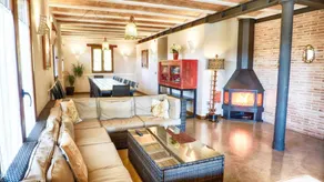 House with BBQ, garden & private pool | Lake view - Image 2