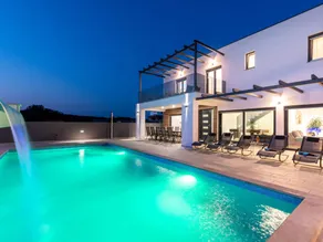Fully equipped house with terrace & private pool - Image 3