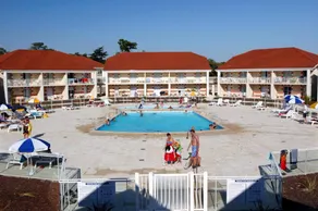 Flat with pool, garden & terrace - Image 2