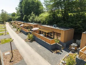 Modern luxury with private bathrooms and spacious terrace - Image 4