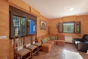 Rural House for 15 Guests—700 m² Fenced Garden—Barbecue—Pet Friendly—Near Calamocha - Image 5