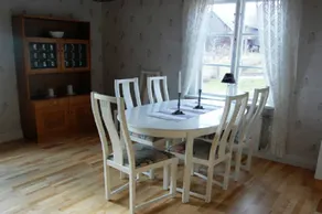 Holiday home with garden & BBQ - Image 3