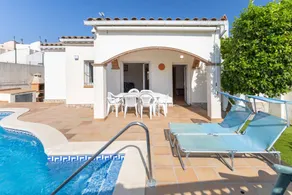 Ferienhaus mit Pool, Grill und Terrasse | Bergblick - Image 2