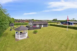 House with garden, barbecue & sauna - Image 2