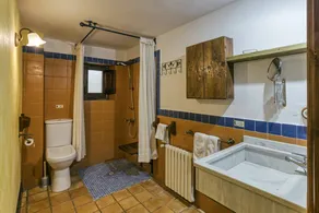 Chambre privée avec internet haut débit, piscine et terrasse | Vue jardin - Image 3