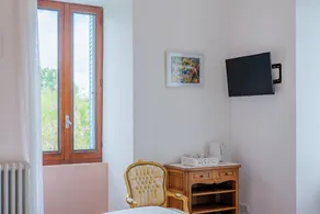 Guest Room 'Chambre Elea' with Shared Pool, Wi-Fi and Air Conditioning - Image 3