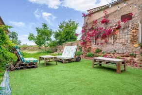 Charmante maison de campagne adaptée aux familles avec terrasse, internet haut débit et piscine privée | Vue montagne | Avec animaux acceptés - Image 2