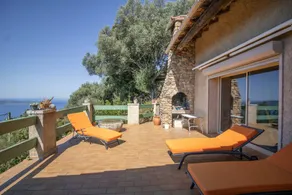 Espectacular villa ideal para familias con terraza y jardín | Vistas al mar | Perfecta para el trabajo en remoto - Image 4