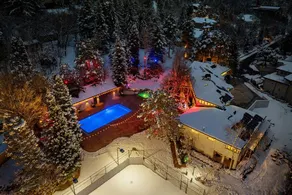Exclusive Luxury Resort: Heated Pool & Pickleballs - Image 4