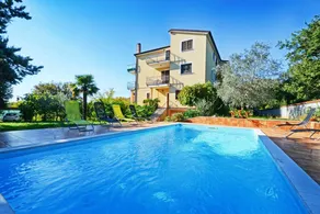 Beautiful apartment with garden, barbeque & terrace - Image 3