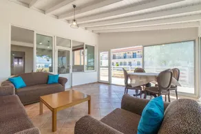 Holiday home with garden & terrace - Image 5