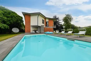 Villa with garden, private pool & barbecue - Image 2