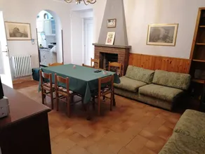 Holiday home with barbeque & garden - Image 3