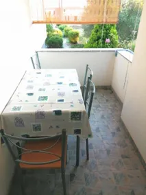 Apartment with terrace & garden | Garden view - Image 2
