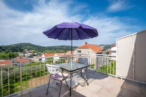 Apartment with garden & terrace | Garden view - Image 2