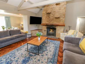 Cottage with sauna, garden & jacuzzi - Image 3