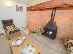 Cottage with terrace & garden - Image 5