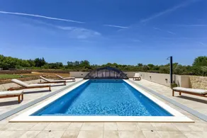 Villa with terrace, BBQ & pool - Image 2