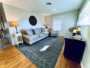 Entire 3 4 bedroom 1 5 bath home in Deer Park high speed wifi Close to Kemah Houston Airports Down Town Galveston - Image 3