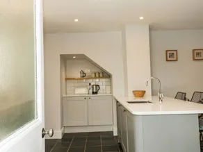 Cottage with terrace & garden - Image 3