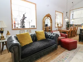 Cottage with garden - Image 4