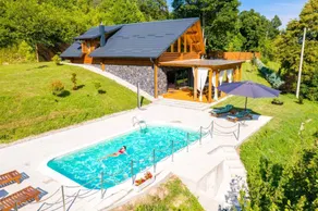Villa mit Garten, Whirlpool und privatem Pool | Bergblick - Image 2