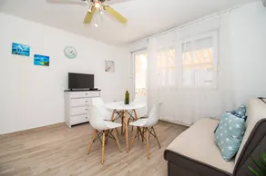 Apartment with BBQ & terrace - Image 2
