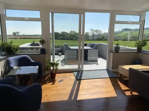 Cottage with hot tub, BBQ & garden - Image 4