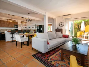 Apartment with terrace, barbecue & garden - Image 2
