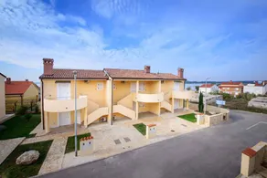 Apartment with terrace & garden - Image 2