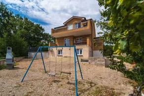 House with garden, terrace & barbeque - Image 5