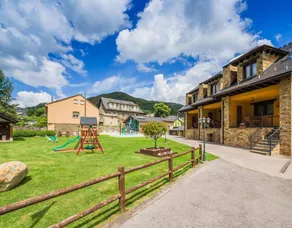 Spettacolare casa accogliente e familiare con piscina, terrazza e giardino | Vista sulla montagna | Ammette cani - Image 3