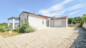 House with terrace, garden & BBQ | Suitable for remote work - Image 3